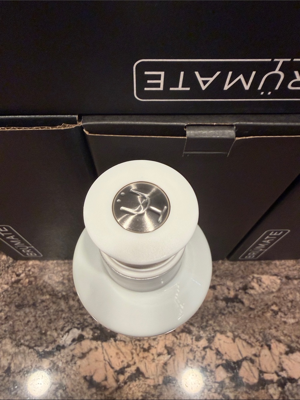 BrüMate Fifth Canteen - Ice White - Picture 4 of 5